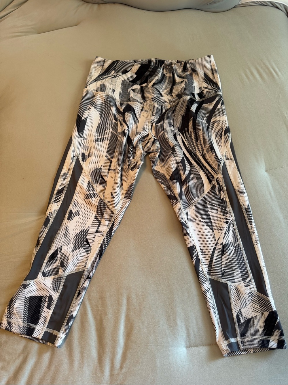 Zella Black and White Abstract Print Joggers